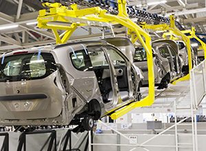 Объем выпуска автомобилей в Британии снизился впервые более чем за год