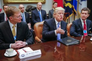 Администрация Дональда Трампа рассчитывает, что налоговая реформа будет одобрена Конгрессом США к августу этого года