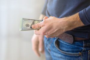 Доходы населения США снизились в январе на 0,1%