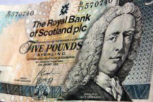 Квартальная прибыль британского банка RBS снизилась, но оказалась лучше прогнозов