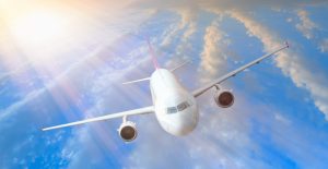 Убыток easyJet увеличился в первом финансовом полугодии из-за роста расходов на топливо