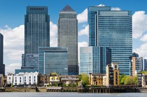 Британский банк HSBC увеличил квартальную прибыль на треть