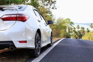 Квартальная прибыль Toyota сократилась на четверть