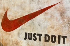 Кроссовки Nike и курьерская доставка FedEx