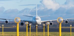 Поставки самолетов Boeing в 2 раза меньше поставок Airbus