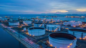 Нефть: банкротство НПЗ в Китае и сокращение инвестиций в США