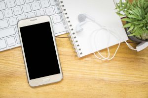 Продажи смартфонов снизились на 1%