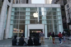Apple временно закроет магазины за пределами КНР