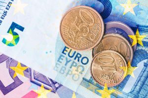 Курс евро/доллар развернулся от уровня сопротивления 1.2000