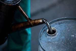 Нефть подешевела на фоне роста опасений по поводу спроса