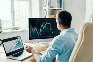 Годовой отток средств из золотых фондов ETF на максимуме с 2013 года