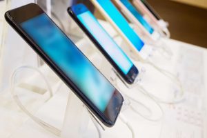 Китай снизил внутренние поставки мобильных телефонов в январе